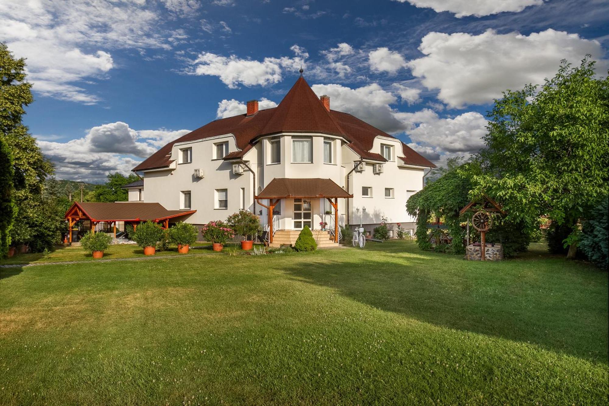 Katalin Vendeghaz Hotel Gyenesdias Exterior photo